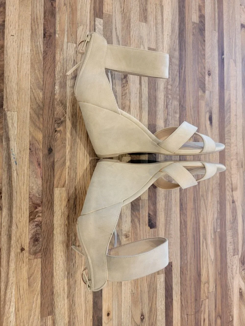 CL by Laundry Canty Wedge Sandal. Beige/Natural/Taupe
